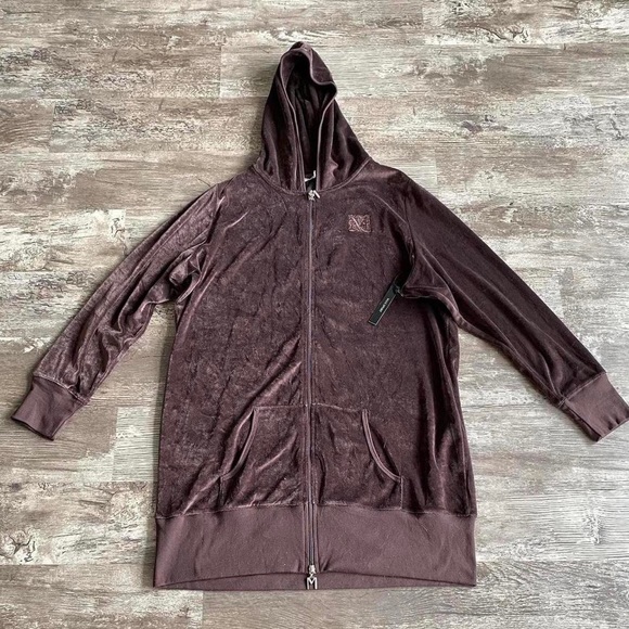 Max Sport Dresses & Skirts - BNWT Max Sport Velour Hoodie Dress